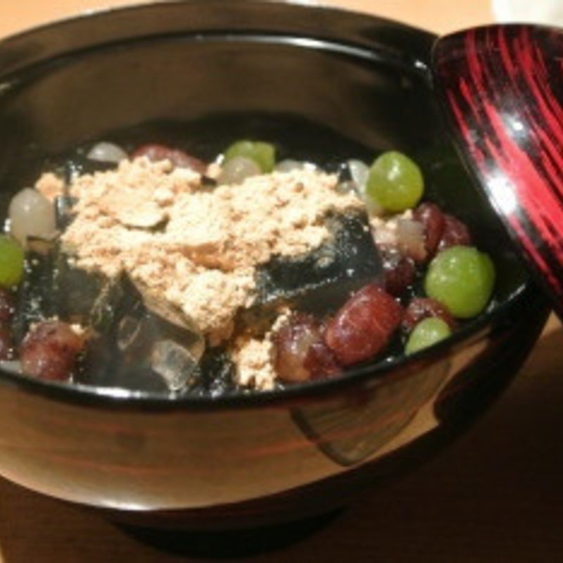 水ワラビ餅きな粉黒蜜がけ(越後酒房八海山 神楽坂店 )