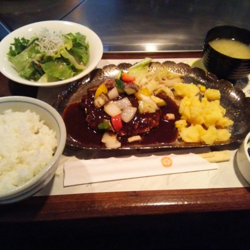 ハンバーグステーキランチ(日本料理 車屋別館)