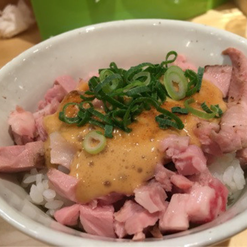 レアチャーシュー丼(ふく流らーめん轍 総本家)