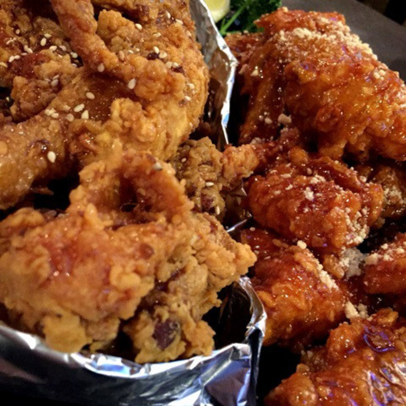 フライドチキンのヤンニョムと醤油のハーフ&ハーフ(辛ちゃん 大久保店)