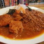 チキンカレーとキーマのあいがけ(辛口伽麗レテテ)