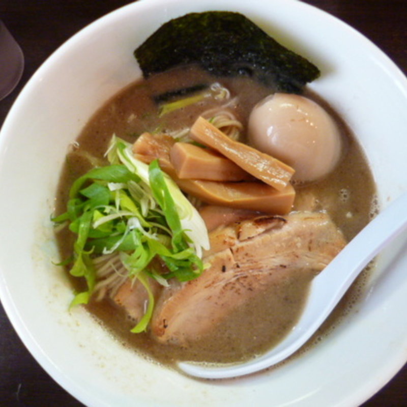 半熟煮卵煮干し豚骨らーめん(辛味噌煮干らーめん・つけめん　六 )