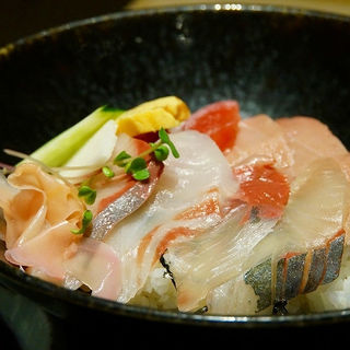 海鮮丼(近畿大学水産研究所 )