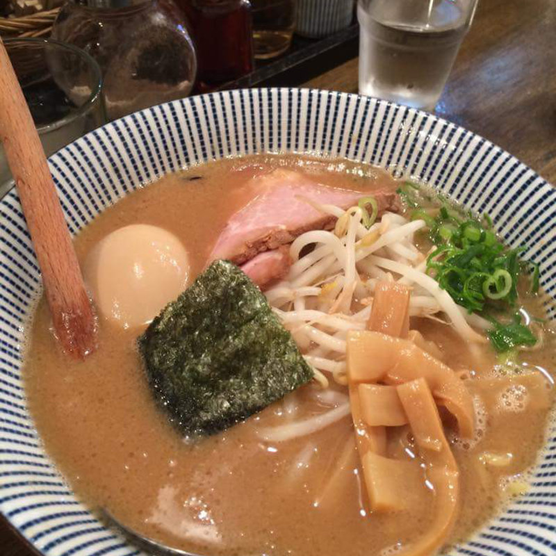 味噌ラーメン(進化驀進 本町店)