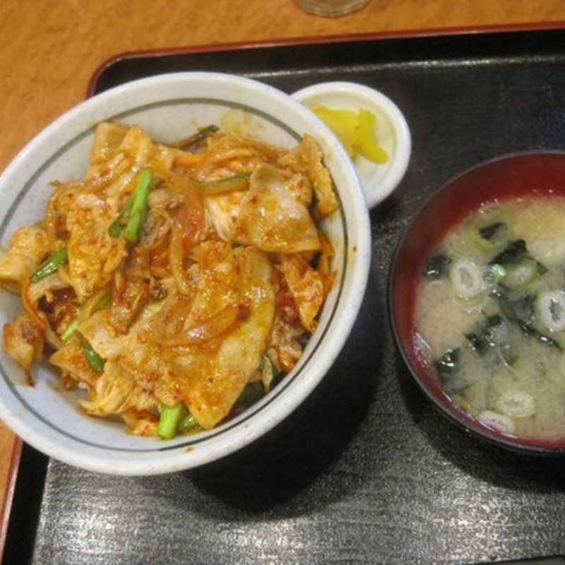 豚キムチ丼(遊のそば)