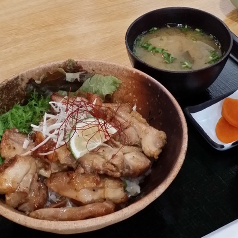 地鶏丼(道の駅ゆふいん)