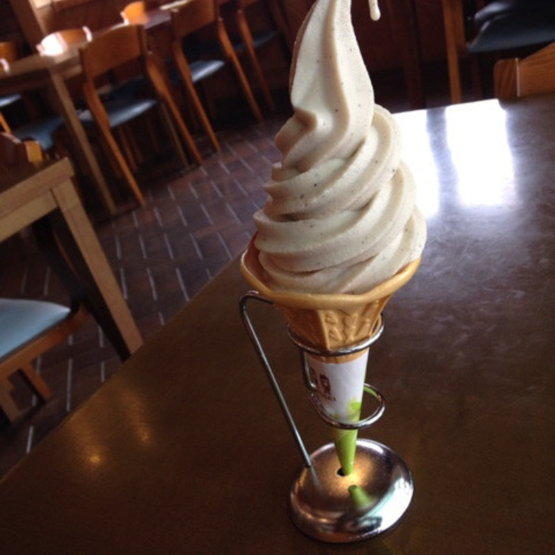 黒豆ソフト(那岐山麓山の駅)