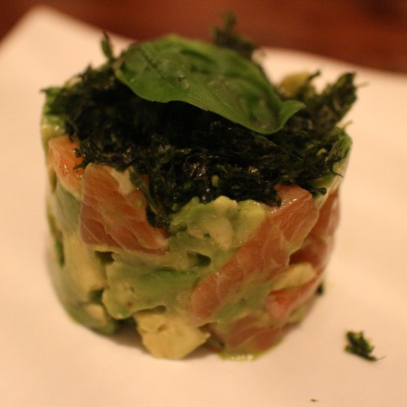 アボカドと信州サーモンのたるたる(野菜がおいしいダイニング LONGING HOUSE （ヤサイガオイシイダイニング ロンギングハウス）)