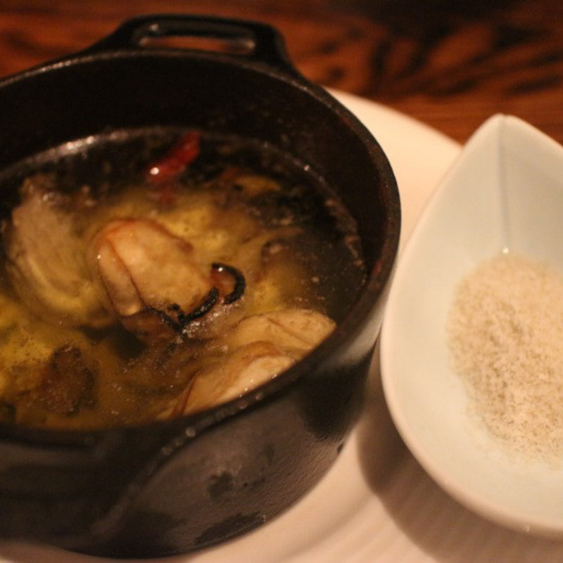 広島産大粒牡蠣のアヒージョ(野菜がおいしいダイニング LONGING HOUSE （ヤサイガオイシイダイニング ロンギングハウス）)