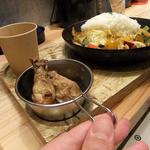 一日分の野菜カレー＋完全食セット 鶏手羽煮込×2(野菜を食べるカレーcamp KITTE博多店 （ヤサイヲタベルカレー キャンプ）)