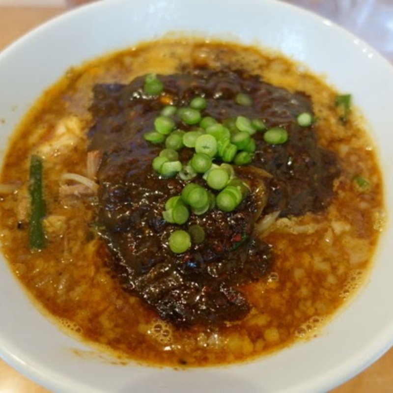 黒ラーメン(金と黒 )