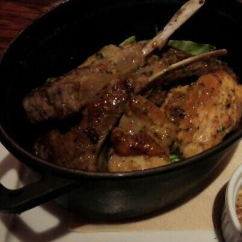 ラム、豚、チキン、牛のグリル(金のイタリアン )