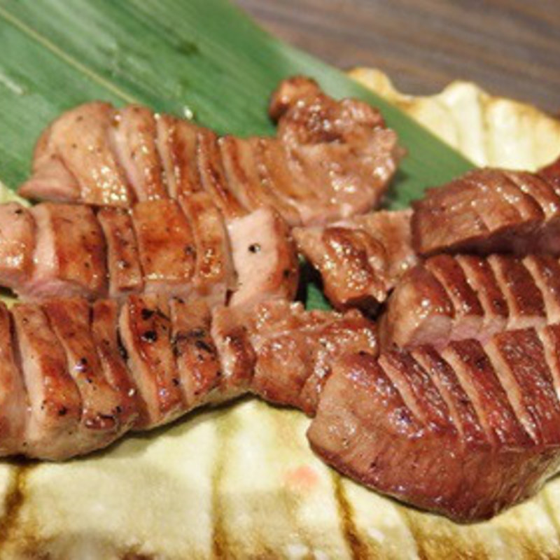 ごいち名物厚切り上タンの炭火焼き(金市朗 市ヶ谷店 （キンイチロウ【旧店名】伊達藩いろり屋 二代目ごいち　GEMS市ヶ谷店）)