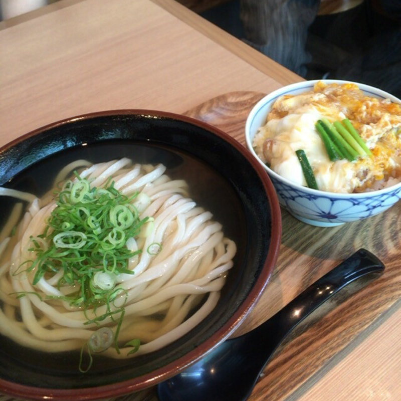冷やかけうどんと小さなカツ丼のセット(釜喜利うどん)
