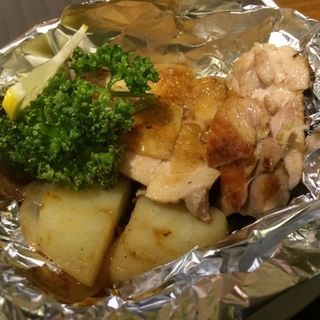 地鶏BBQソース・リヨネーズポテト添え(溝畑酒店)