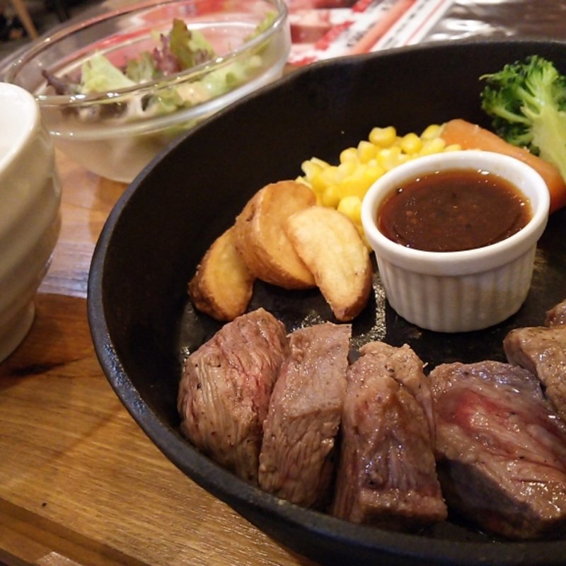 鉄の皿ステーキ(鉄板料理とゆであげ生パスタ　鉄の皿)