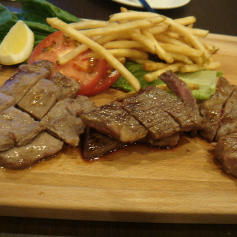 サーロイン、タン、ランプに生野菜とポテト付きの盛り合せ(鉄板焼きバル 輪 （RIN【旧店名】ENDO）)