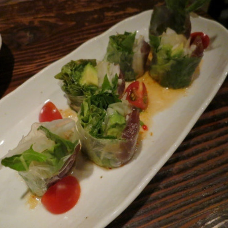 まぐろとアボカドの生春巻(鉢や)