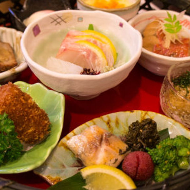 ミニわっぱ飯と小鉢の盛り合わせセット(銀の穂 )