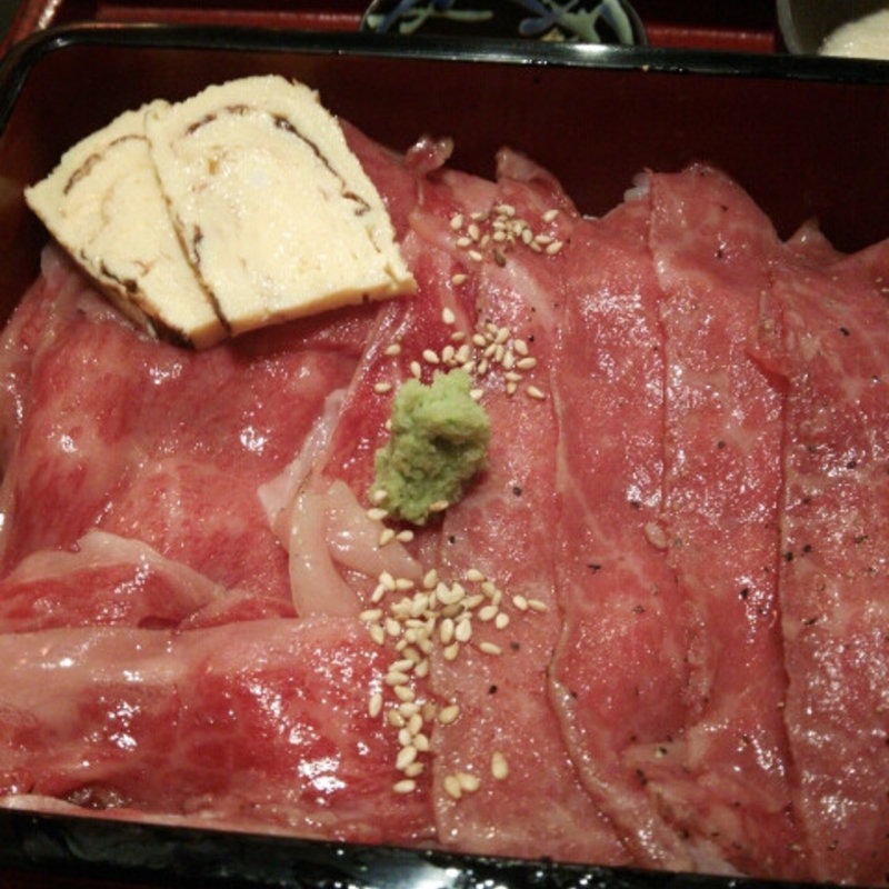 あぶり和牛刺しの食べ比べとろろ重(銀座 花大根)