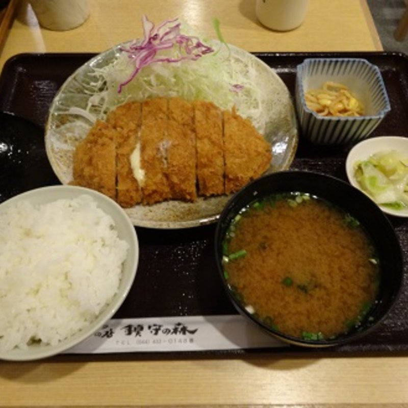 チーズカツ定食(鎮守の森)