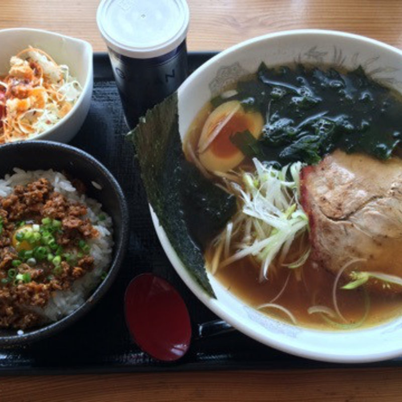 鐘壱特製ら～めん＆牛そぼろ丼、ミニサラダのセット(鐘壱 )