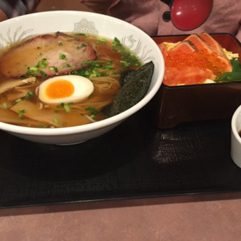 鮭いくら重お+ミニラーメン(鐘壱 )