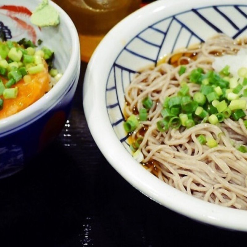 冷たい蕎麦&サーモン丼セット(鐘庵 三保総本店 )