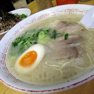 半煮玉子ラーメン(長浜ナンバーワン 天神店)