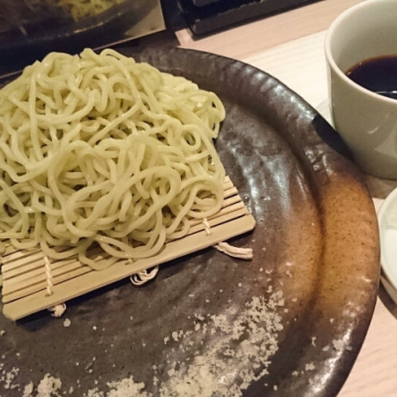 噴火湾産水ダコのカルパッチョ(関 蕎麦とワイン)