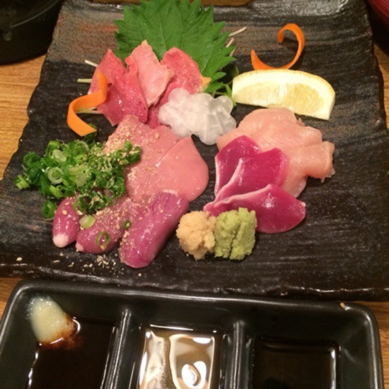 鳥刺し盛り合わせ(闘鶏 本店 （しゃも）)