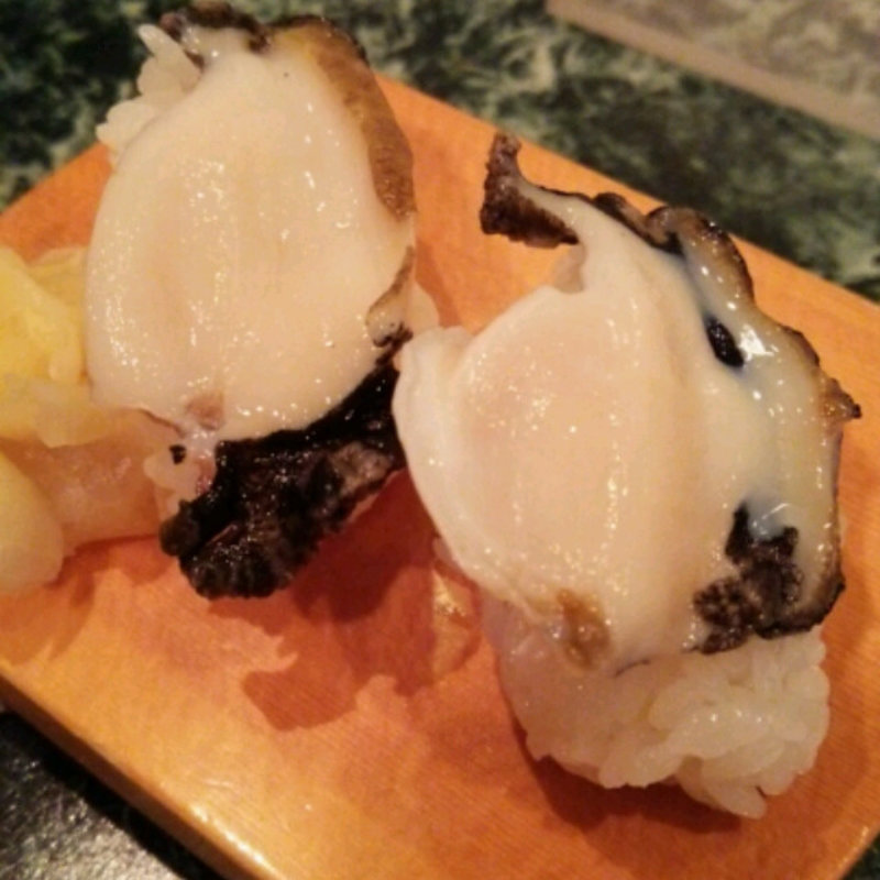 まぐろ、ホタテ、アワビのにぎり(雑魚亭 （【旧店名】掴み鮨海楽）)