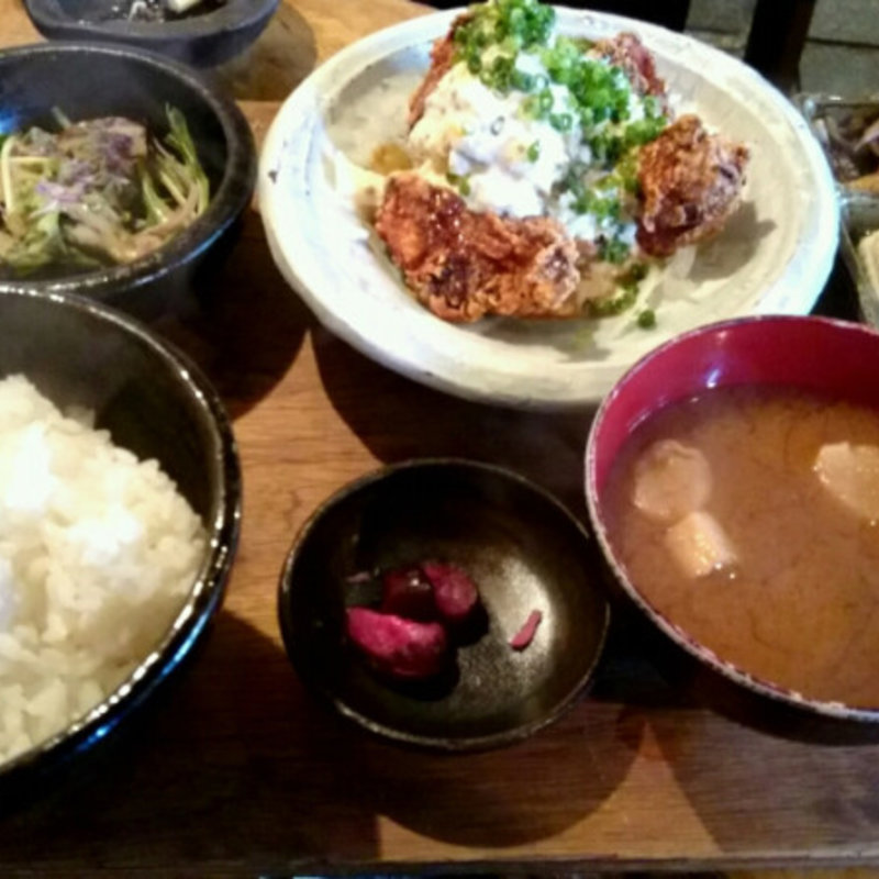 鶏ももからあげ定食(難波 炭焼笑店 陽)