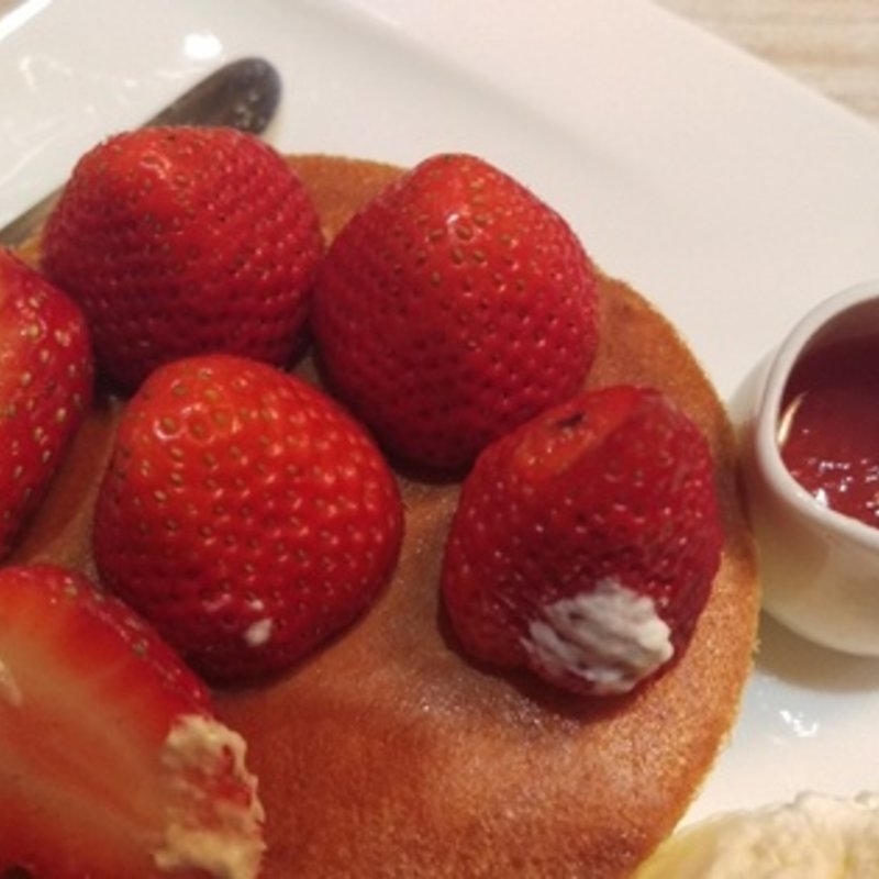 イチゴのパンケーキ(雪ノ下 池袋)