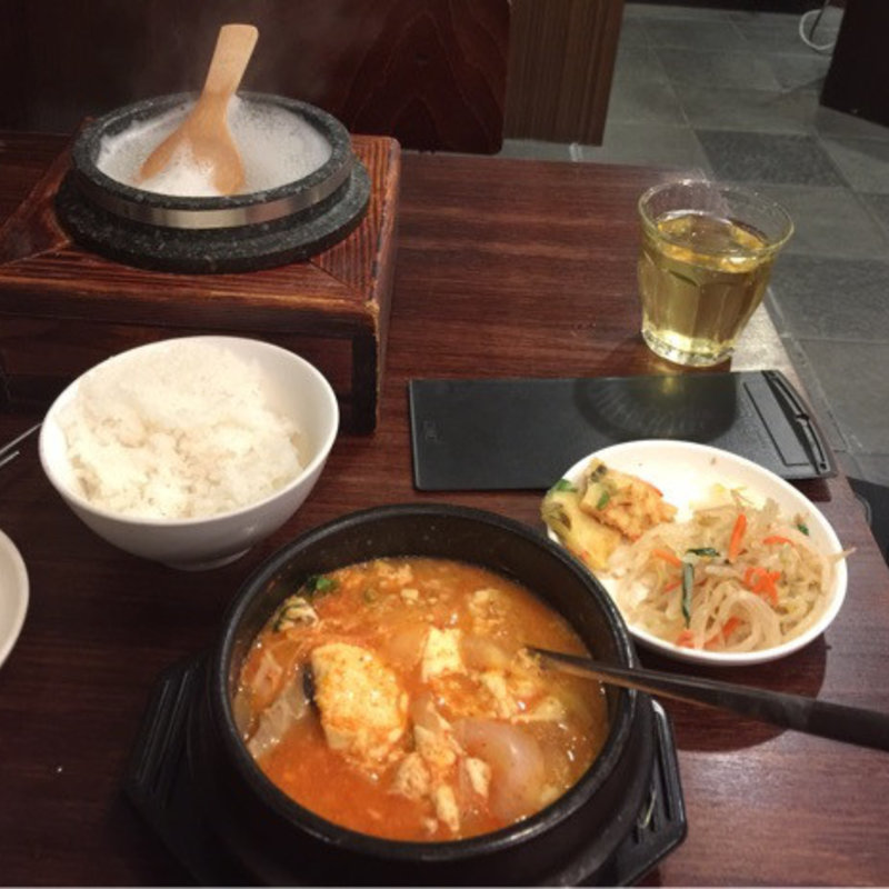 蛤のチゲのランチ(韓国料理bibim’ 心斎橋OPA店)