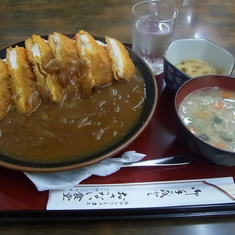 チキンカツカレー(お食事処おさない)