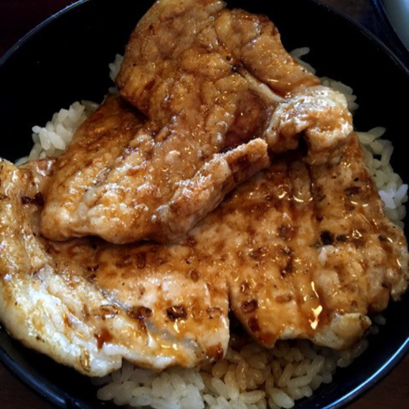 幻のミニ豚丼(お食事処 とんでん龍)