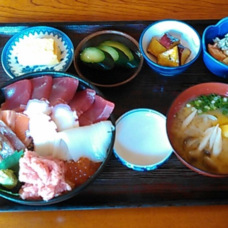 マグロ丼(食事処いちご屋)