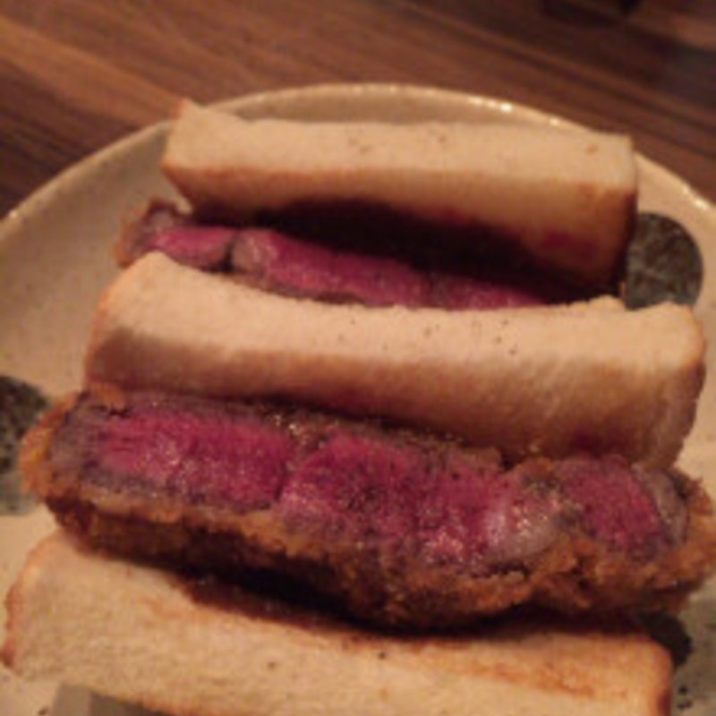 じっくり揚げるカツサンド(食堂えぶりお )