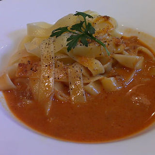 オマール海老と紅ズワイガニのクリームソース・平麺(食堂カフェpotto 都島店)