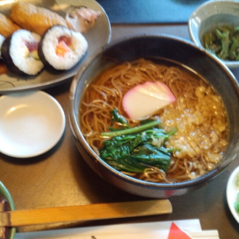 そばランチ（ライスをお寿司に変更）(麺工房)