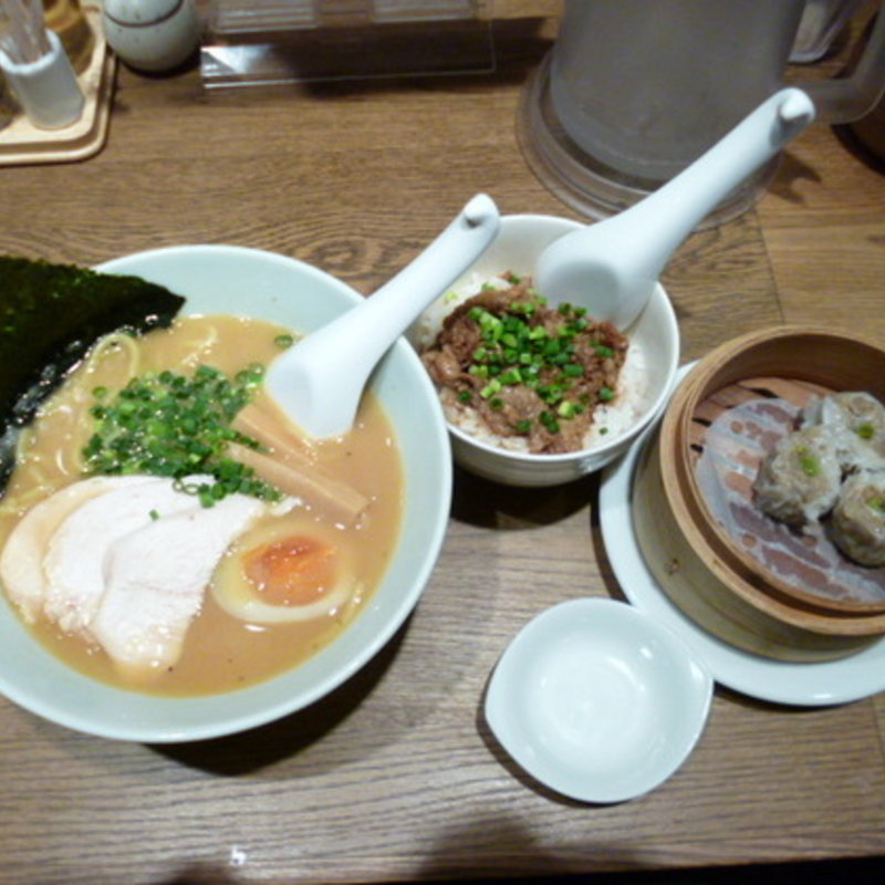 鶏白湯麺+焼売(3個)セット(餃子と炙り こけこっこ)