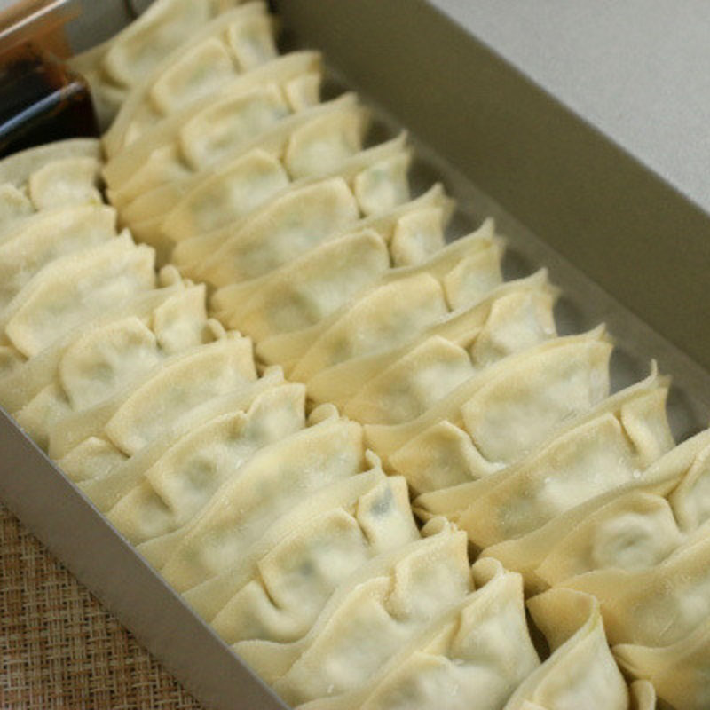 生餃子25個（タレ・唐辛子付き）(餃子の店 かず )