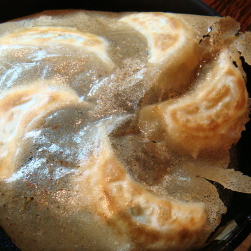 じらい屋名物！　完全手づくり『鉄鍋餃子』　五個八個(餃子房じらい屋)