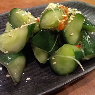 やみつきキューリ(餃子酒場 秘密基地)