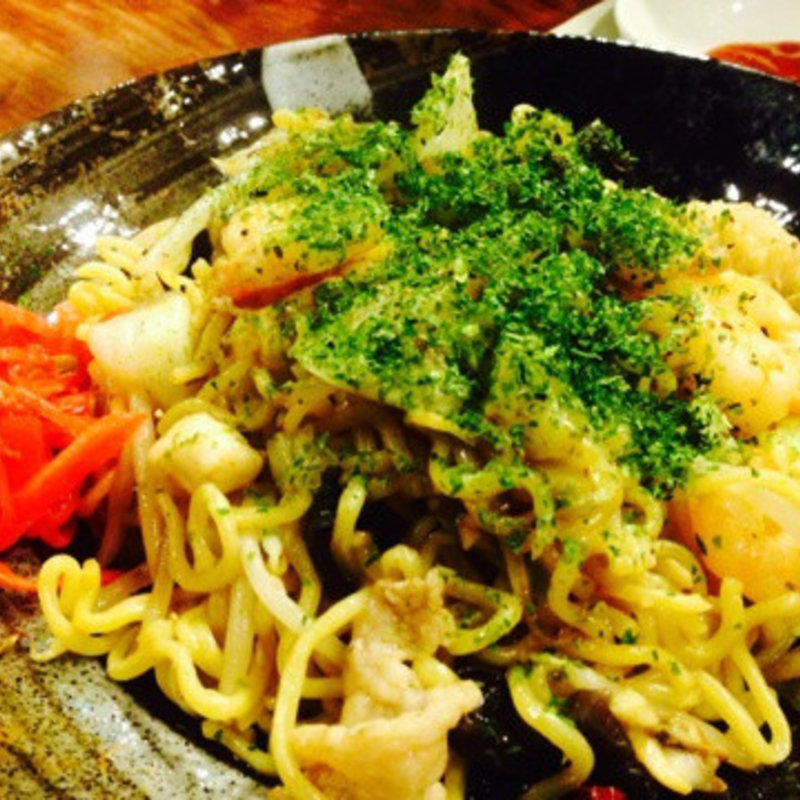 海鮮ガーリック塩焼きそば(餃子酒場 秘密基地)