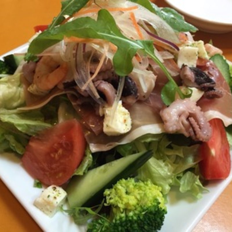 カノン風よくばりサラダ(香音 （ピッツァ＆パスタ Ｃａｎｏｎ）)