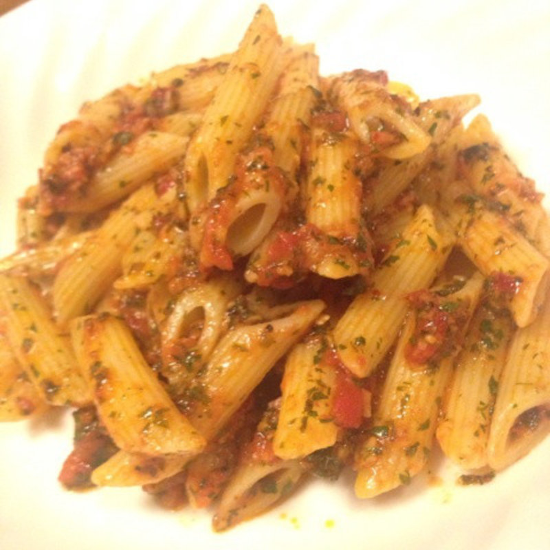 アラビアータ的なショートパスタ(馬車にのったモッツァレッラ)