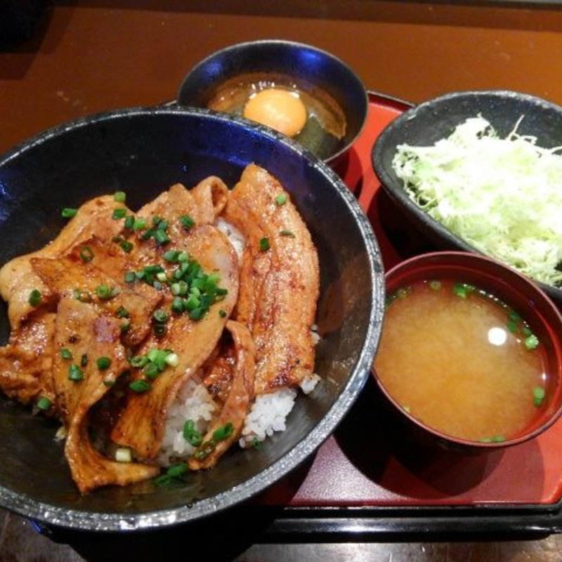 丸得豚丼（M）+玉子(駿河 （【旧店名】北八王子　駿河）)