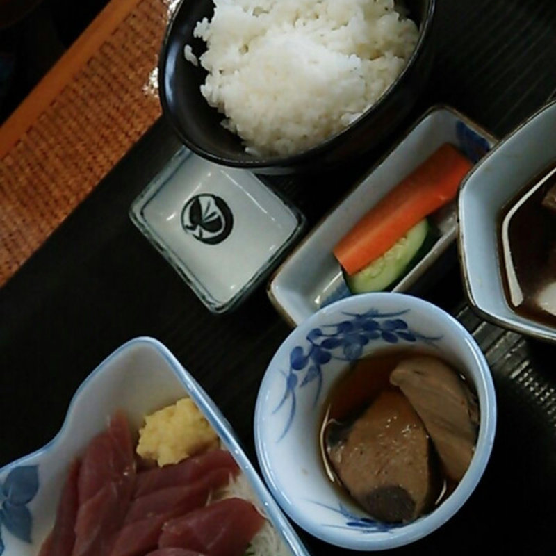 カツオ刺身定食(魚いちず )